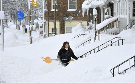 Record-breaking winter storm blankets Erie with snow | Daily Mail Online