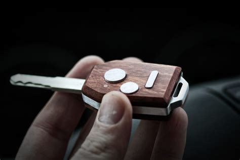 This guy made a custom hardwood and aluminum key fob for his car - Boing Boing