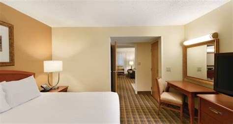 Embassy Suites Greenville, SC Hotel near Downtown