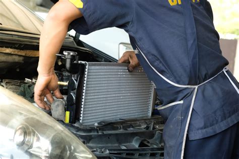 How to Replace a Faulty Radiator - In The Garage with CarParts.com