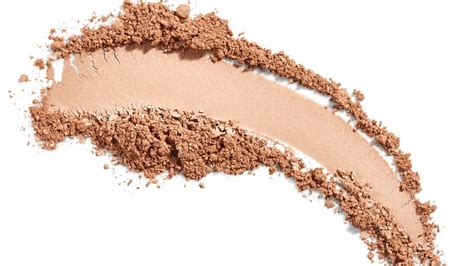 Experts Reveal The Difference Between Setting Powder And Finishing Powder