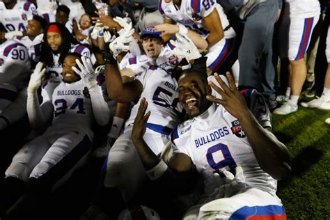 Trophy Presentation | Frisco Bowl