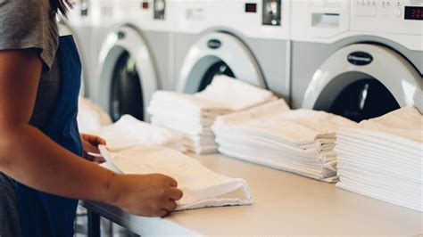 What is Real Cost & Advantages of Linen Cleaning Service - Hello Laundry