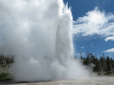 Yellowstone Named the First National Park on This Day in 1872 | JAQUO ...