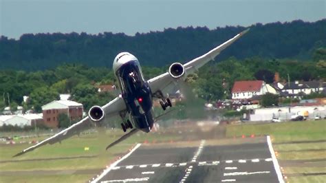 TECHNOLOGY TODAY: Boeing 787 Dreamliner wows with near-vertical takeoff ...