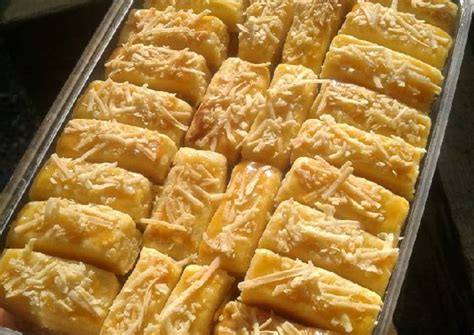 Resep Kue kering kastengel keju oleh Latifatul - Cookpad