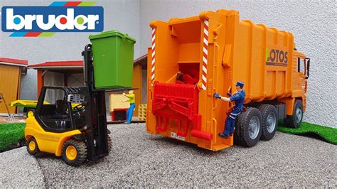 BRUDER toys GARBAGE truck at work! - YouTube