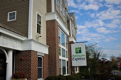 HOLIDAY INN EXPRESS DURHAM - (UNH), AN IHG HOTEL $143 ($̶1̶5̶4̶ ...