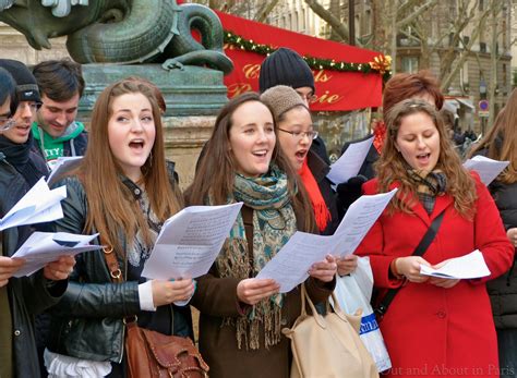 Sunday's Picture and a Song: Christmas Caroling in Paris