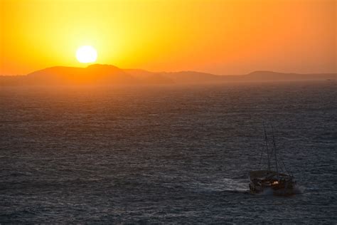 Sunset and the boat, Rio de Janeiro, Brazil | A fishing boat… | Flickr