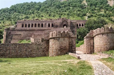 Bandhavgarh Fort, Umaria, Madhya Pradesh Abandoned Cities, Holiday Places, Madhya Pradesh ...