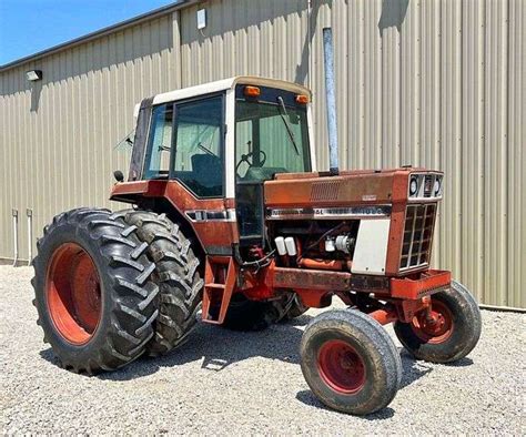 International 1086 tractor - Schneider Auctioneers LLC