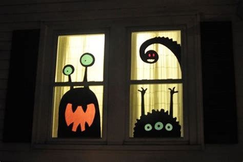 Scary But Creative DIY Halloween Window Decorations Ideas You Should Try 46 | Halloween window ...