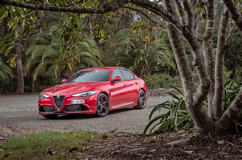 Photo Alfa Romeo 2017 Giulia Quadrifoglio Red auto Metallic