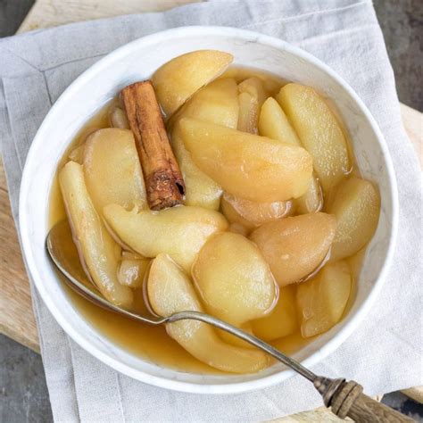 Easy Stewed Pears Recipe - Veggie Desserts