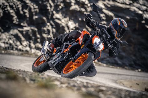 KTM 390 Duke Gets a Facelift for 2017