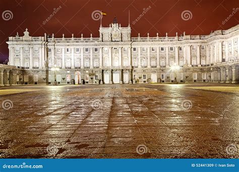 Royal Palace of Madrid at Night Stock Image - Image of architecture, classic: 52441309