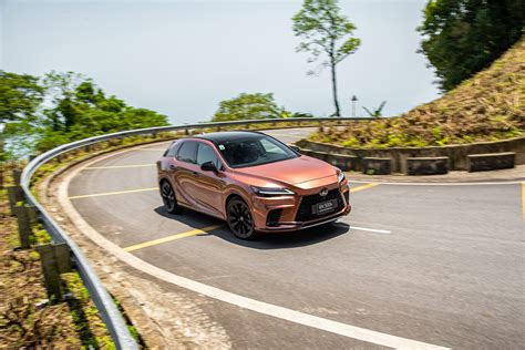 Đánh giá Lexus RX 2023: Khi chủ xe LX 570 phải hạ kính xuống khen