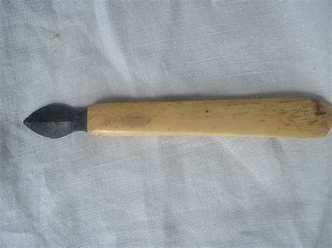 Antique Victorian Bone Handle Blood Letting Tool (Fleam) | LarryFlaxman.com