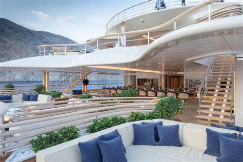 Here are 9 mind-blowing facts about Jeff Bezos' $500 million megayacht ...