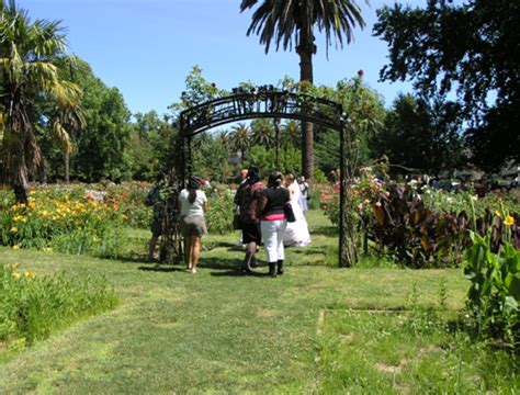 McKinley Park Rose Garden - Sacramento - LocalWiki