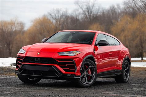 Review: The $272,00 Lamborghini Urus is king of the SUVs, but it's missing some magic