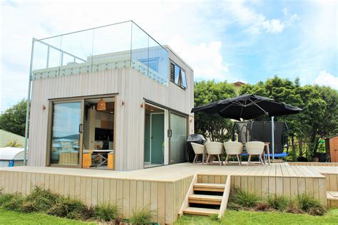 Rooftop Deck Maximises Space for Raglan Tiny House – EBOSS