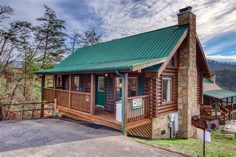 Arrowhead Log Cabin Resort: Cuddly Bear Hideaway Cabin in Pigeon Forge ...