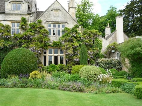 Barnsley House, her husband's parental home, is in England | Classic garden, Barnsley gardens ...