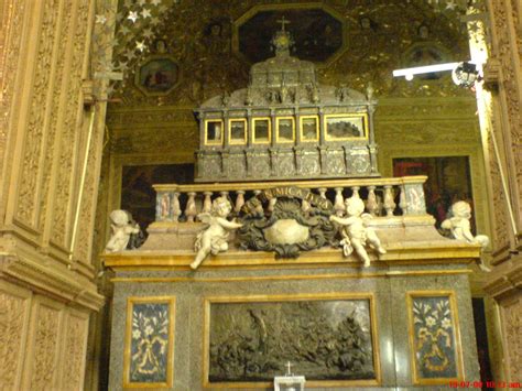 goanz: Relics of St. Francis Xavier at Basilica of Bom Jesus - Old Goa (GOA)