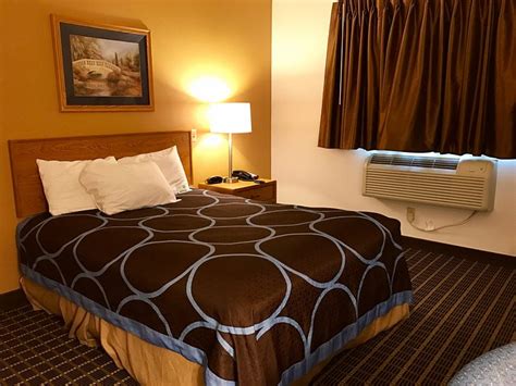 Quincy Inn & Suites Rooms: Pictures & Reviews - Tripadvisor