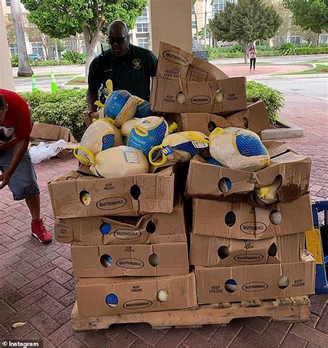 Kodak Black sends over 1,000 turkeys to a community center in his hometown of Pompano Beach ...