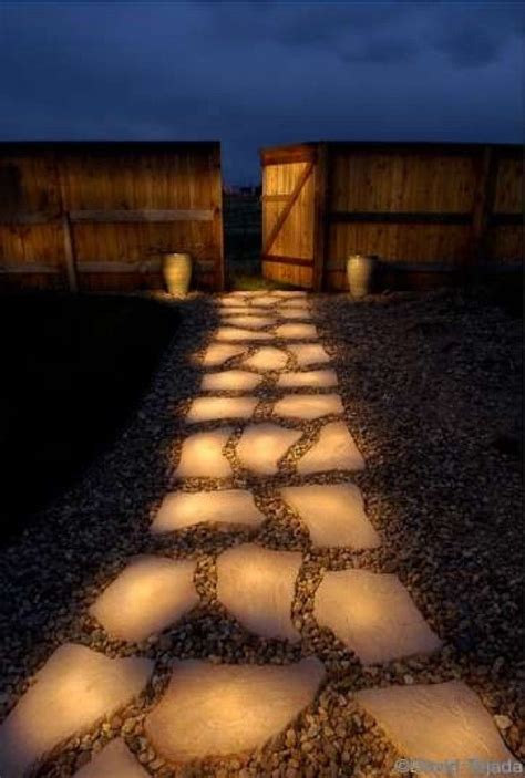 Glow in de dark verf op tegens. Door jaydoubleu70 | Voortuinen, Tuin ...