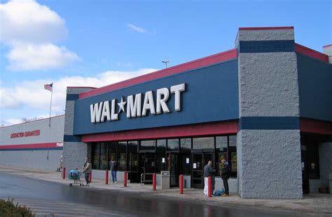 File:Walmart exterior.jpg - Wikimedia Commons