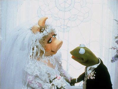 Miss Piggy & Kermit wedding photo | Kermit and miss piggy, Miss piggy, Muppets