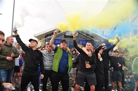 11 amazing photos of Leeds United fans celebrating their title win at Elland Road - Leeds Live