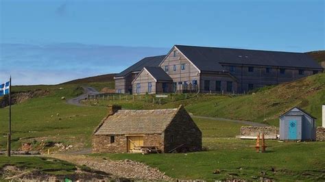 Fire destroys Shetland's Fair Isle Bird Observatory - BBC News