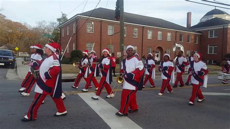 Southampton High School Marching Band 2015 Christmas parade - YouTube