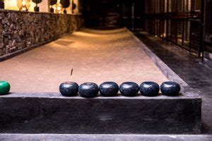 Play Vintage Games At This Boozy, Boutique Bowling Bar & Restaurant ...