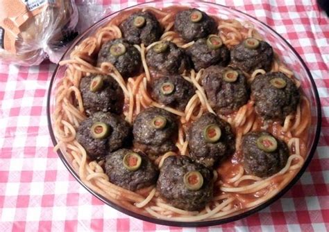 Easiest Way to Make Homemade Halloween Eyeballs in Worms (spaghetti & meatballs)