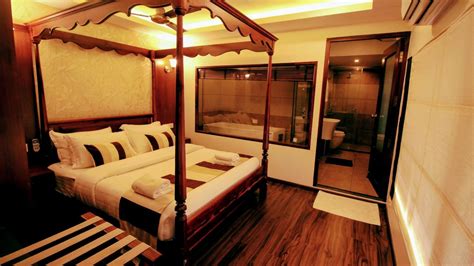 1 Bedroom Luxury Houseboat with Jacuzzi - Kumarakom Houseboat club