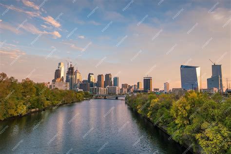 Premium Photo | Downtown skyline of philadelphia pennsylvania at sunset ...