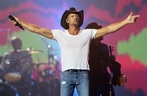 Tim McGraw Gives Fans a Preview of His Emotional Traffic Tour