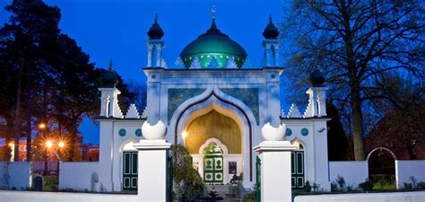 ThattaFor the Ahmadiyya Mosque in England, see Shah Jahan Mosque ...