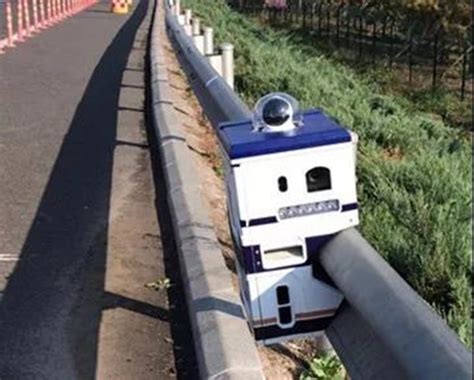 Police robots target highway traffic violations in Beijing - China Plus