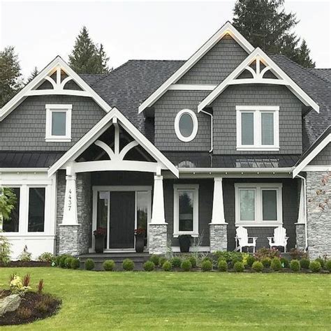 32 Popular Barn Homes Exterior Design Ideas | Gray house exterior, Grey exterior house colors ...