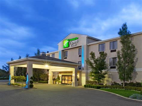 Affordable Hotel in Alliance, Ohio | Holiday Inn Express & Suites Alliance