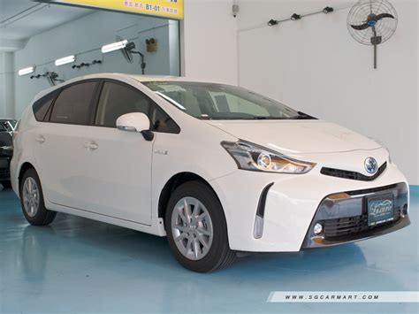 New Toyota Prius Alpha Hybrid Photos, Photo Gallery - Sgcarmart