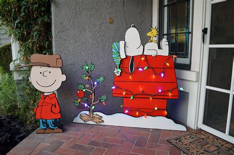 Made some Peanuts themed yard art for my wife, will add pieces to it ...