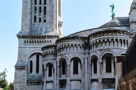 Premium Photo | Stunning photo of architecture of sacre coeur in paris ...